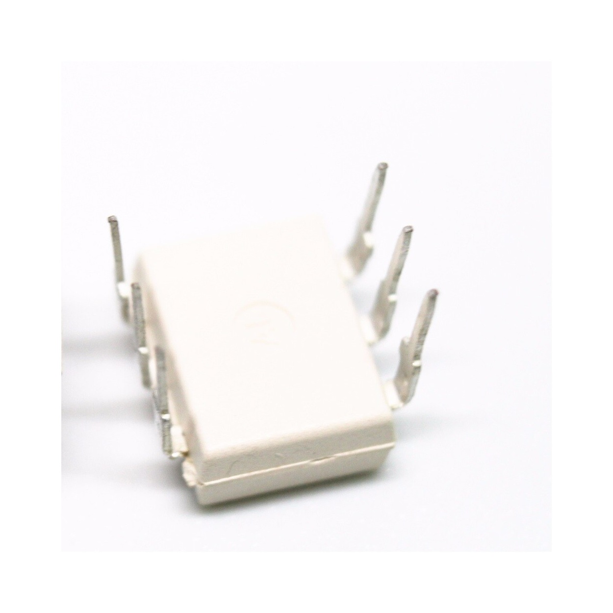 MOC3021 Optoisolator Triac Driver IC DIP-6 - Image 3